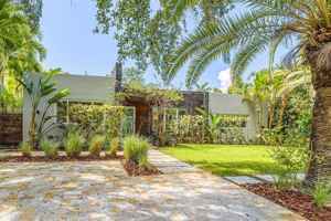 featured image of 570 Ne 52nd Ter #0