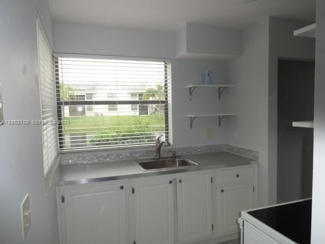 1190 Washington Cir #1190J - Photo 2 of 7
