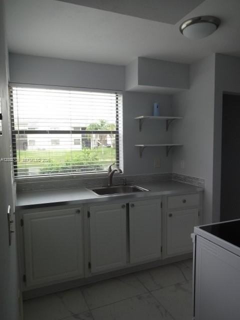 1190 Washington Cir #1190J - Photo 3 of 7