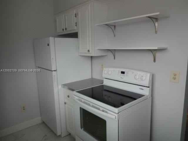 1190 Washington Cir #1190J - Photo 4 of 7