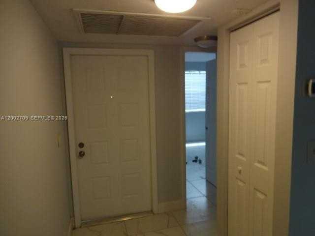 1190 Washington Cir #1190J - Photo 7 of 7