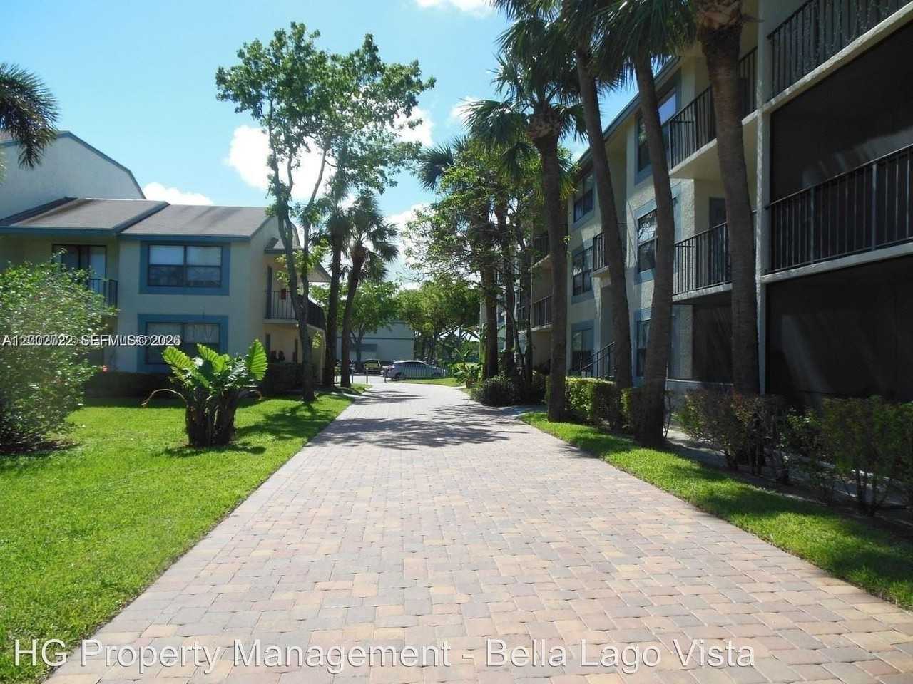 700 Executive #3-13 - Photo 2 of 13