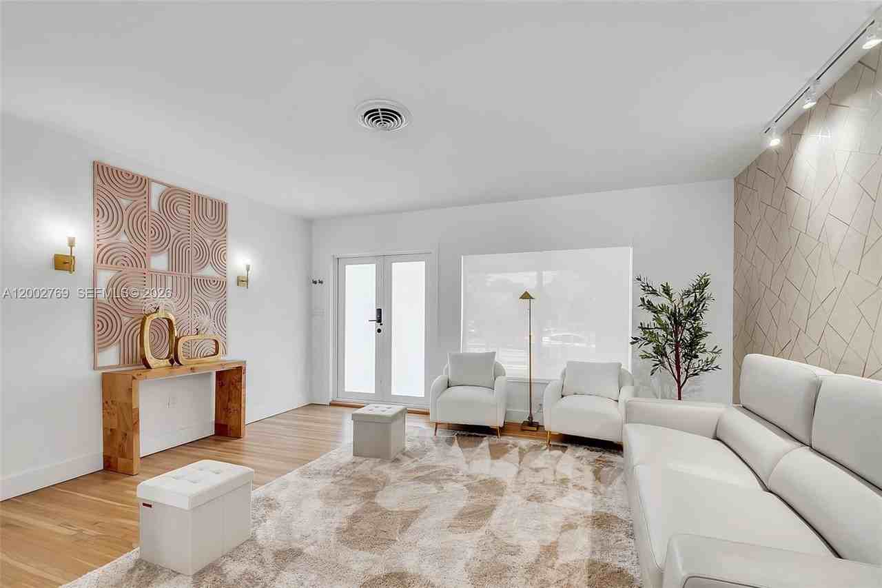 301 Sw 30th Ct - Photo 3 of 31