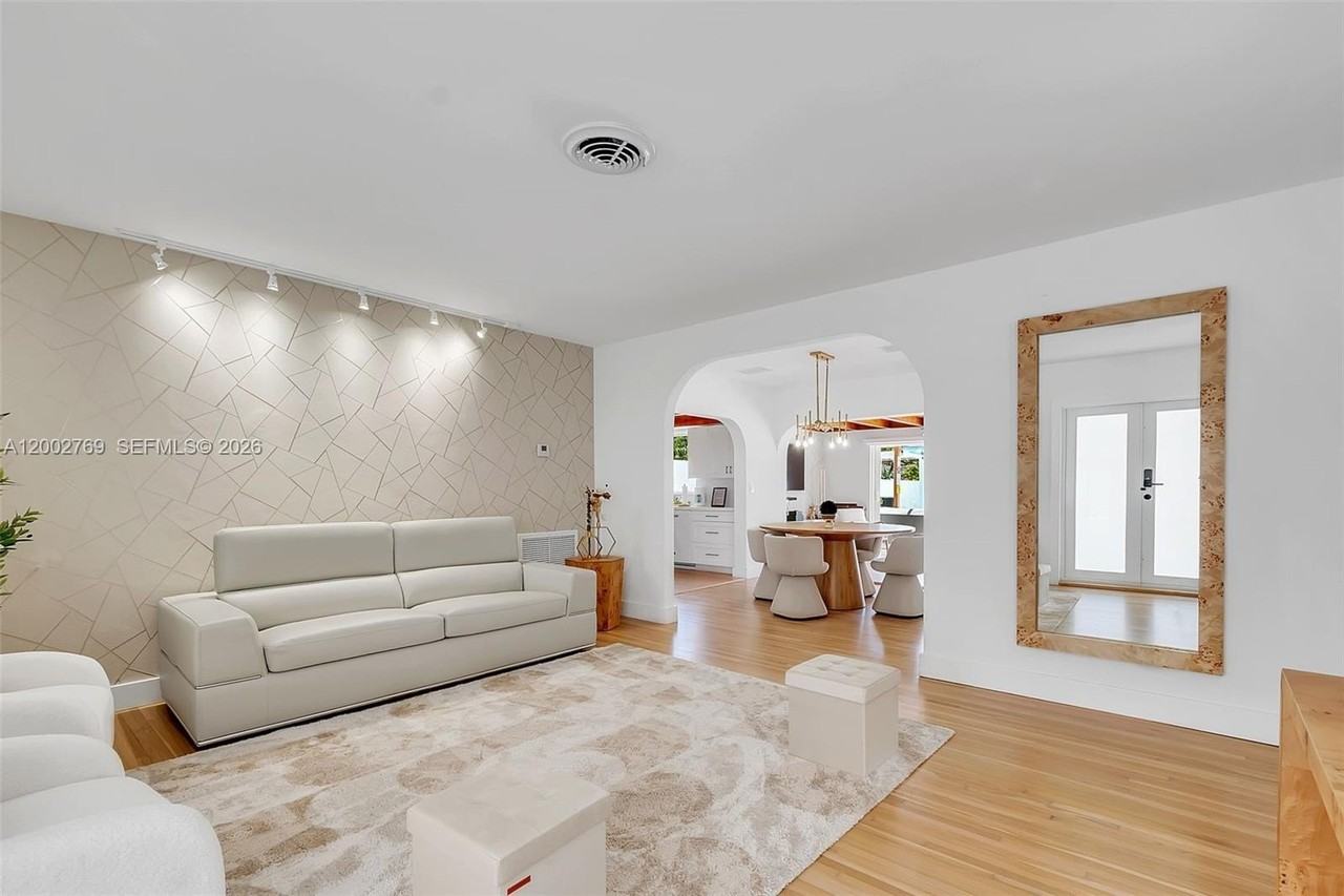 301 Sw 30th Ct - Photo 4 of 31