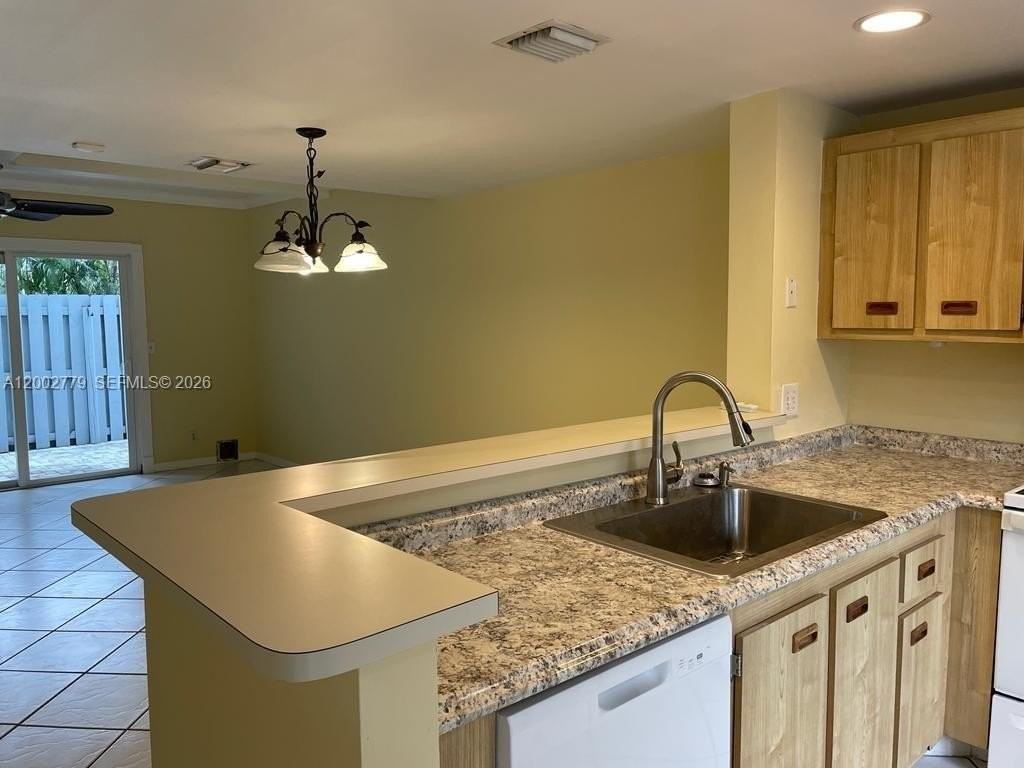 81 Sw 3rd St #81 - Photo 6 of 36
