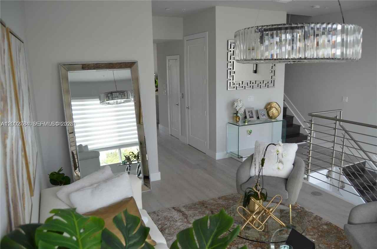 10347 Nw 64th Ln #LN - Photo 5 of 30