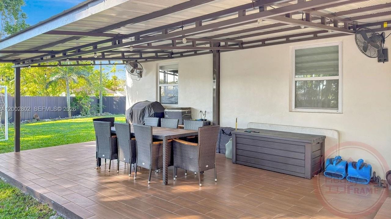 11240 Sw 60th Ter - Photo 2 of 19