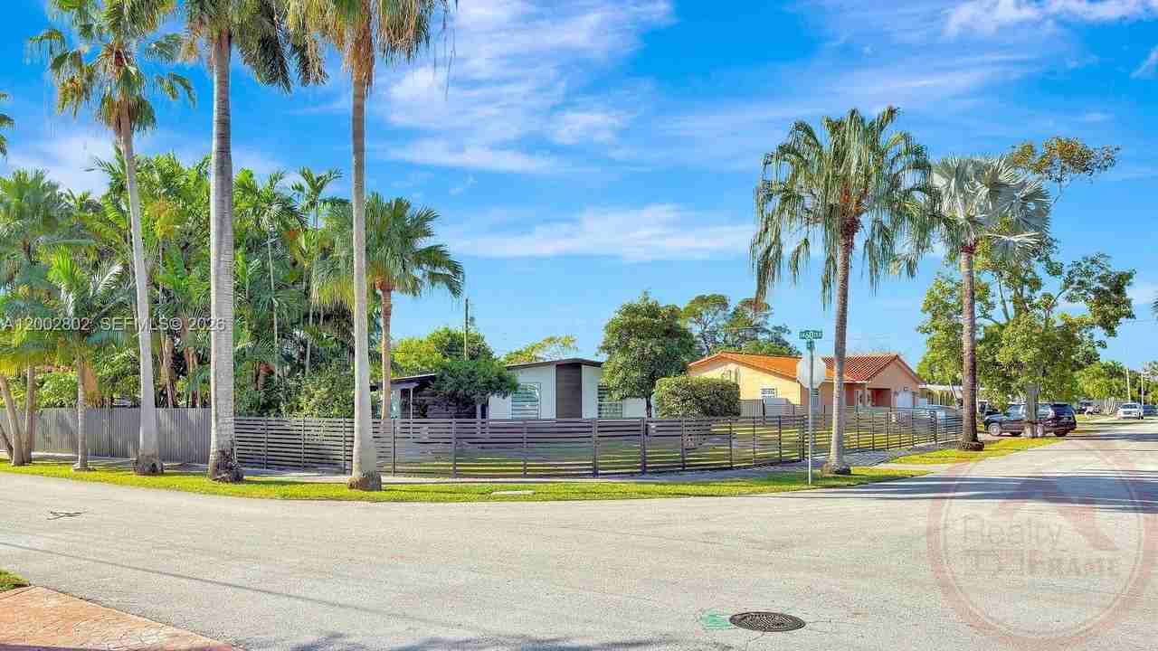 11240 Sw 60th Ter - Photo 6 of 19