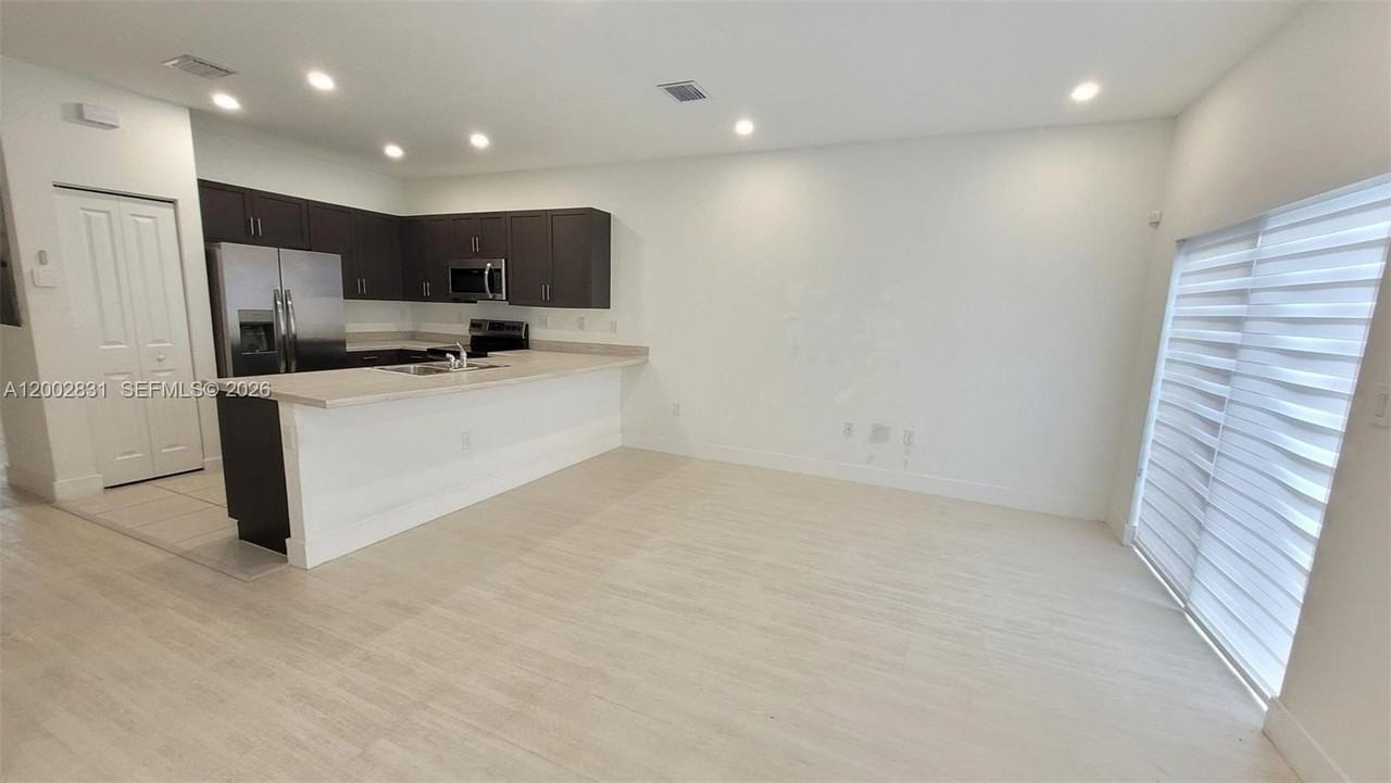 14708 Sw 181st Ter #0 - Photo 4 of 21