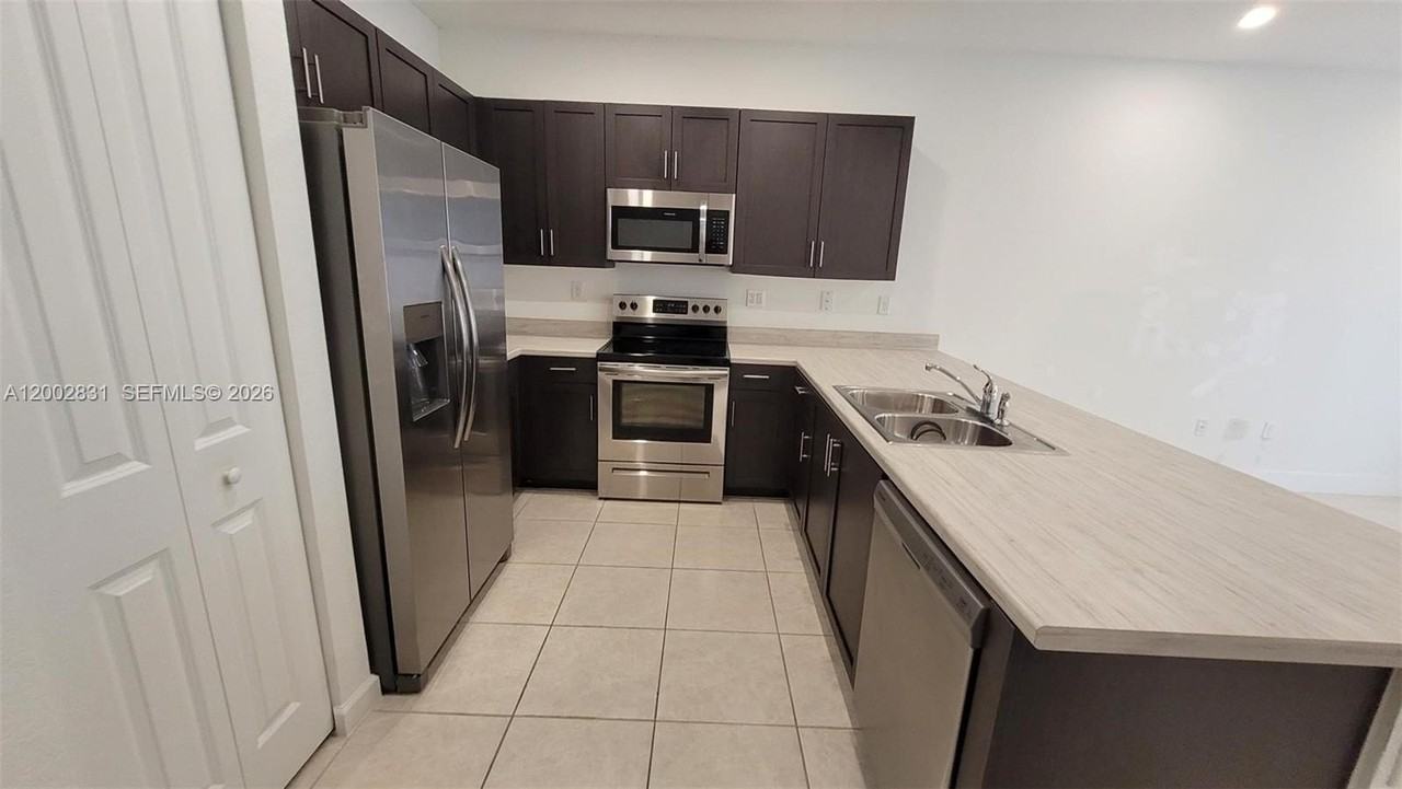 14708 Sw 181st Ter #0 - Photo 5 of 21