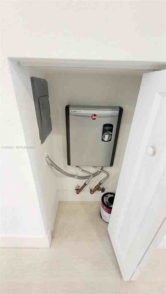 14708 Sw 181st Ter #0 - Photo 7 of 21