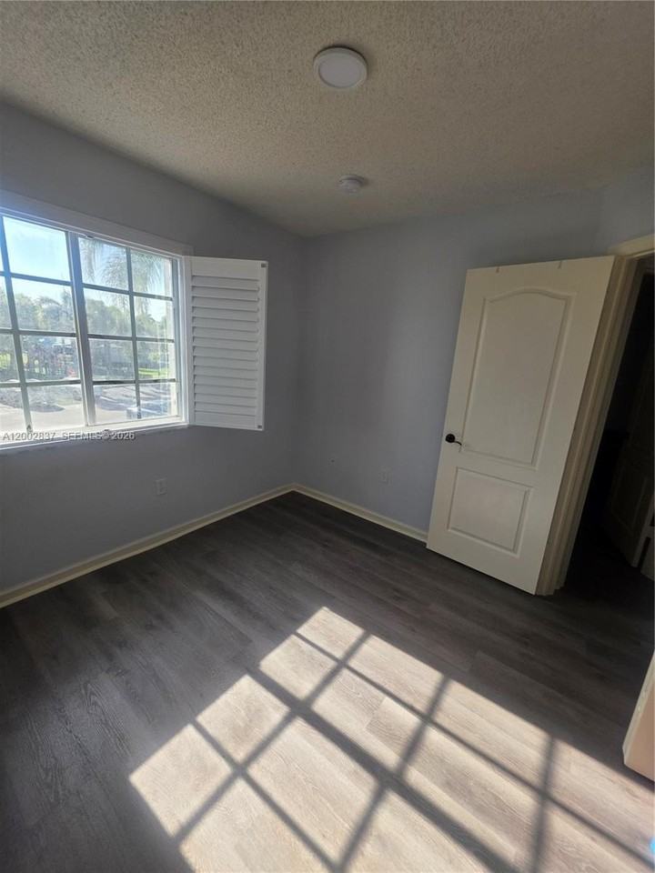 14055 Sw 120th Ct #5-18 - Photo 4 of 31