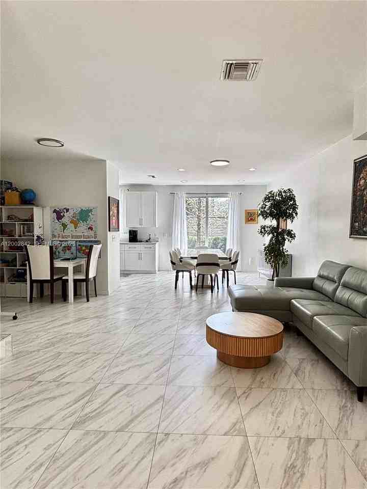 5952 Nw 47th Ter #5952 - Photo 4 of 41