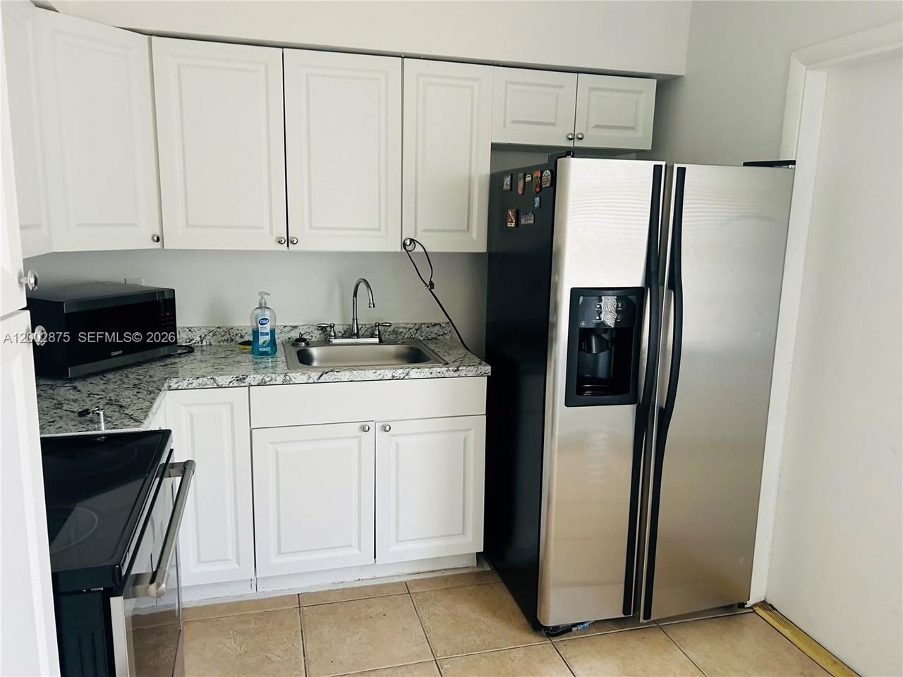 412 Sw 10th St #1-2 - Photo 4 of 11