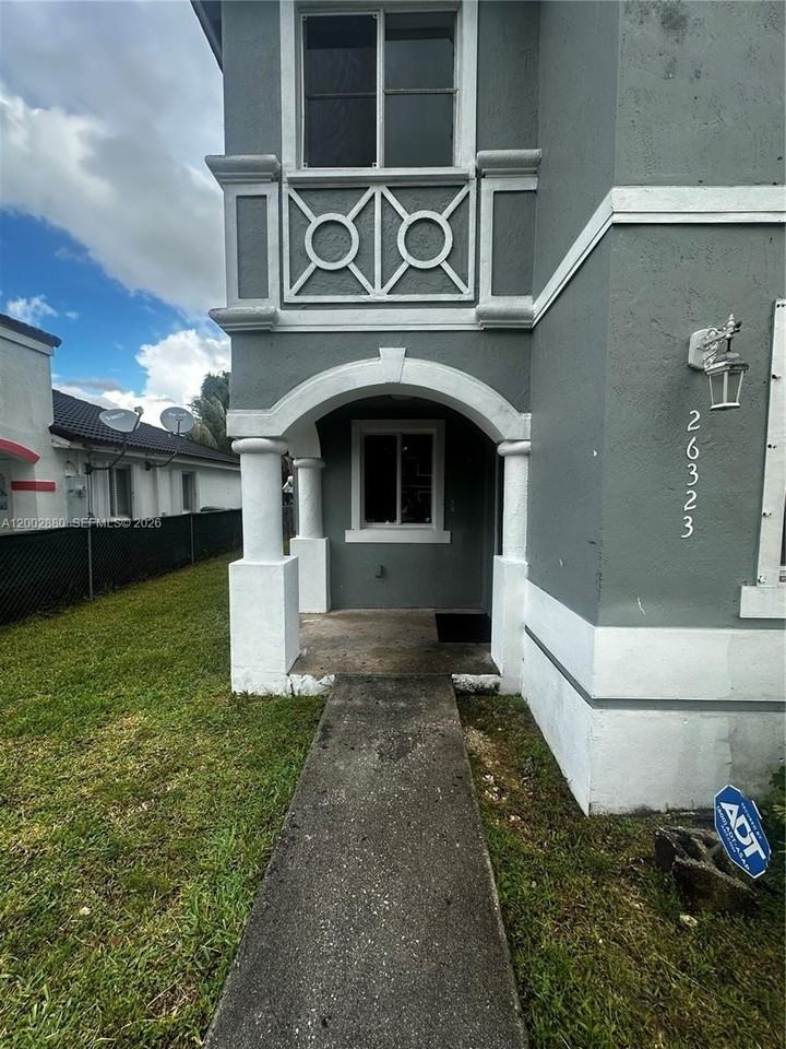 26323 Sw 135th Pl #26323 - Photo 2 of 40