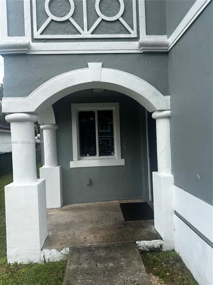 26323 Sw 135th Pl #26323 - Photo 3 of 40