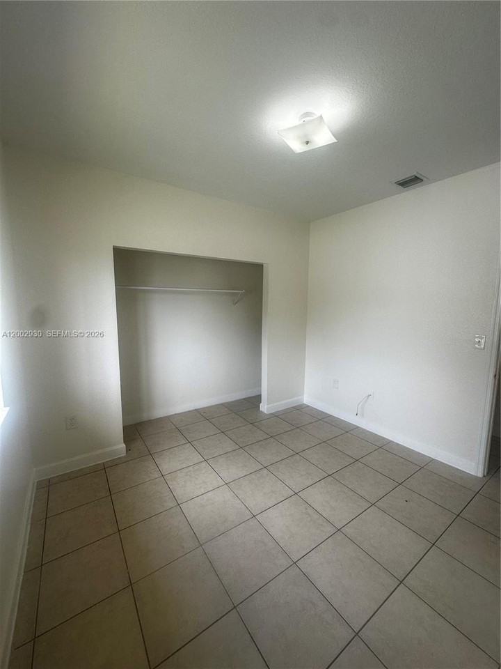 26524 Sw 138th Ave #26524 - Photo 7 of 32