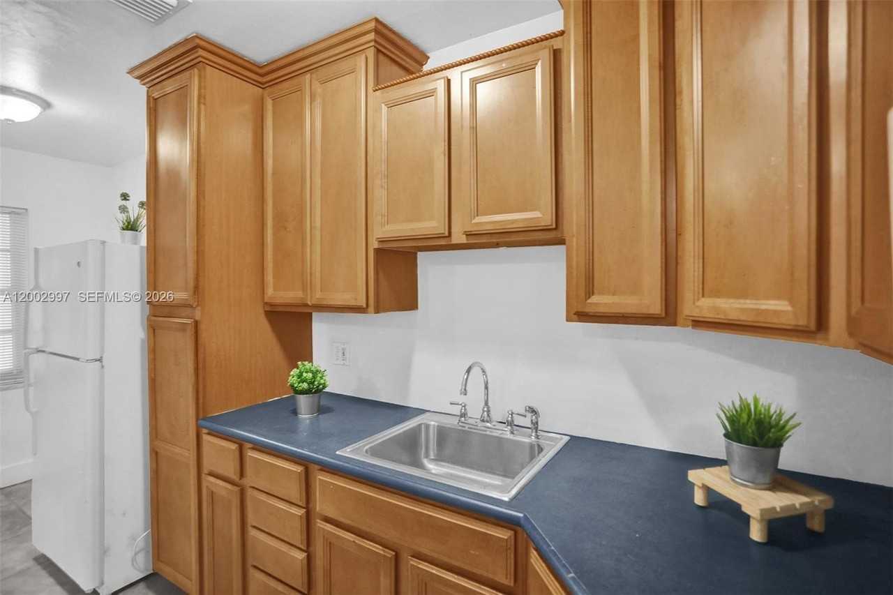 1860 Venice Park Dr #213 - Photo 2 of 33