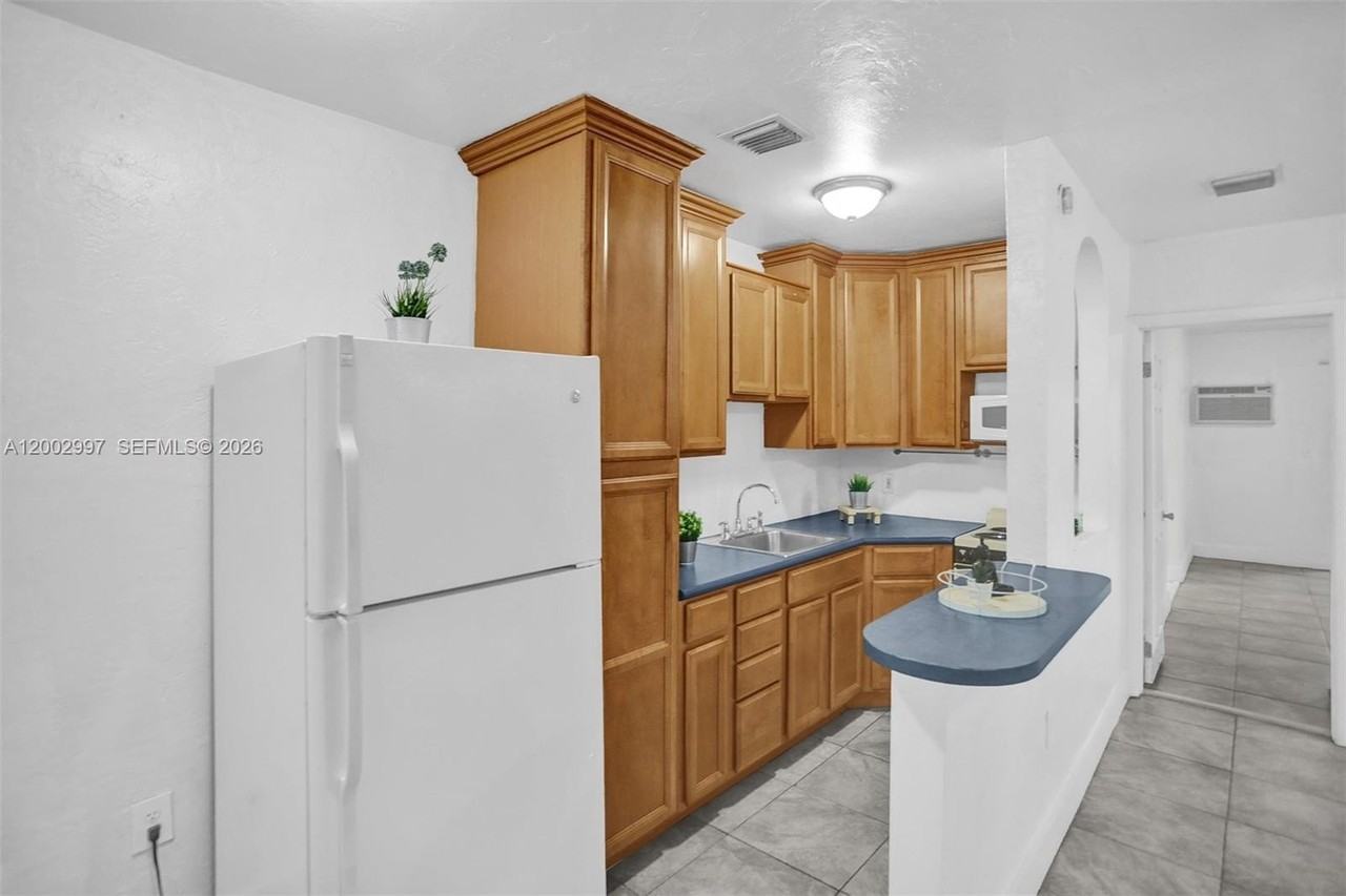 1860 Venice Park Dr #213 - Photo 4 of 33