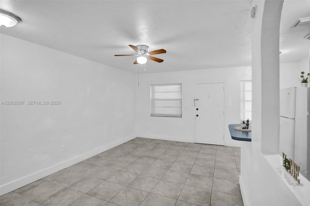 1860 Venice Park Dr #213 - Photo 5 of 33