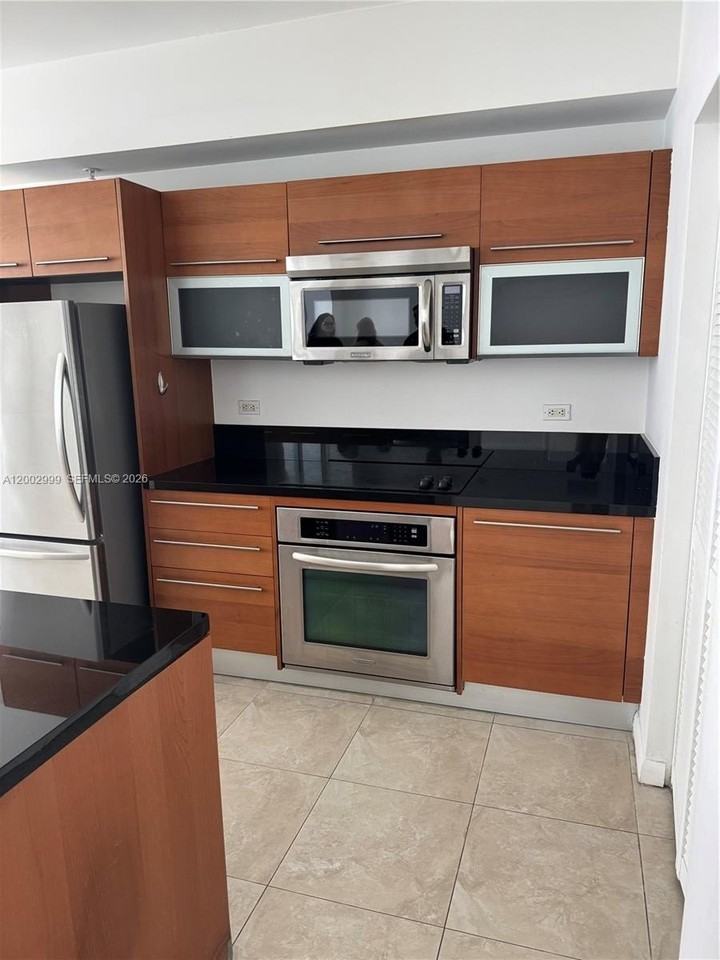253 Ne 2nd St #1108 - Photo 2 of 11