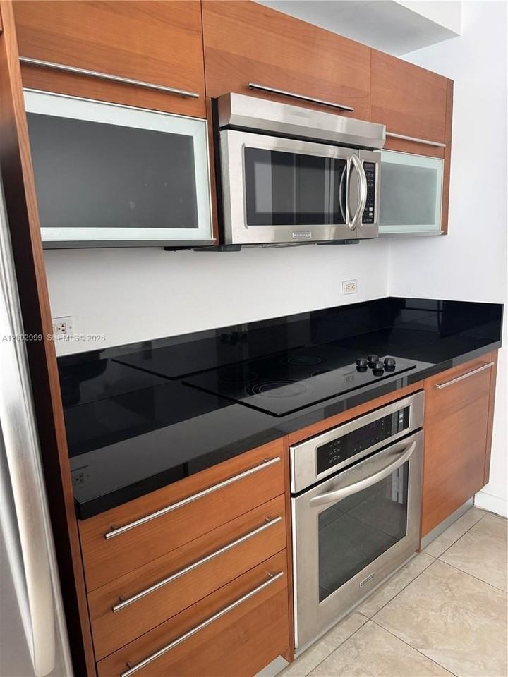 253 Ne 2nd St #1108 - Photo 3 of 11