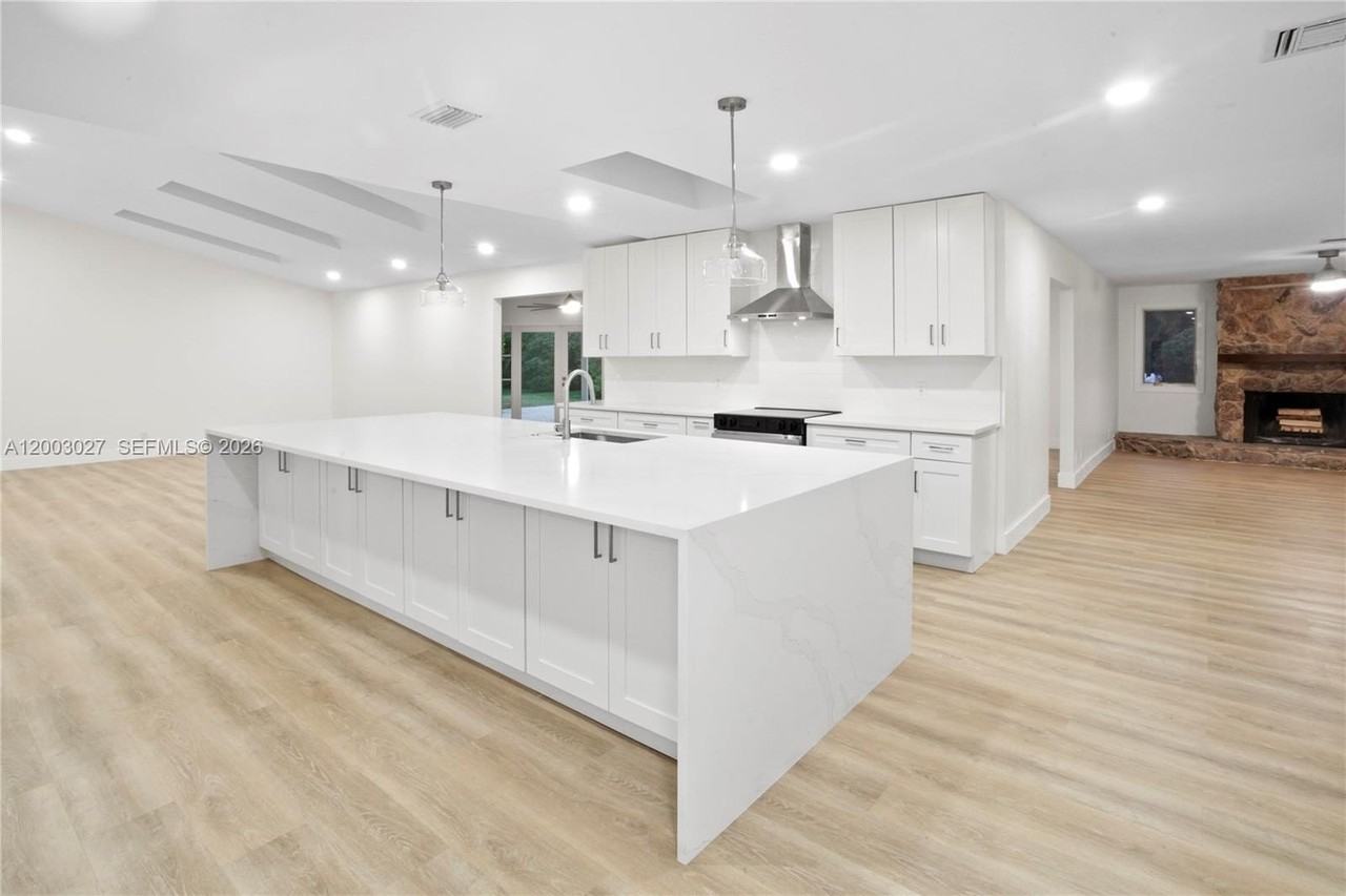 12090 164th Ct N - Photo 4 of 37