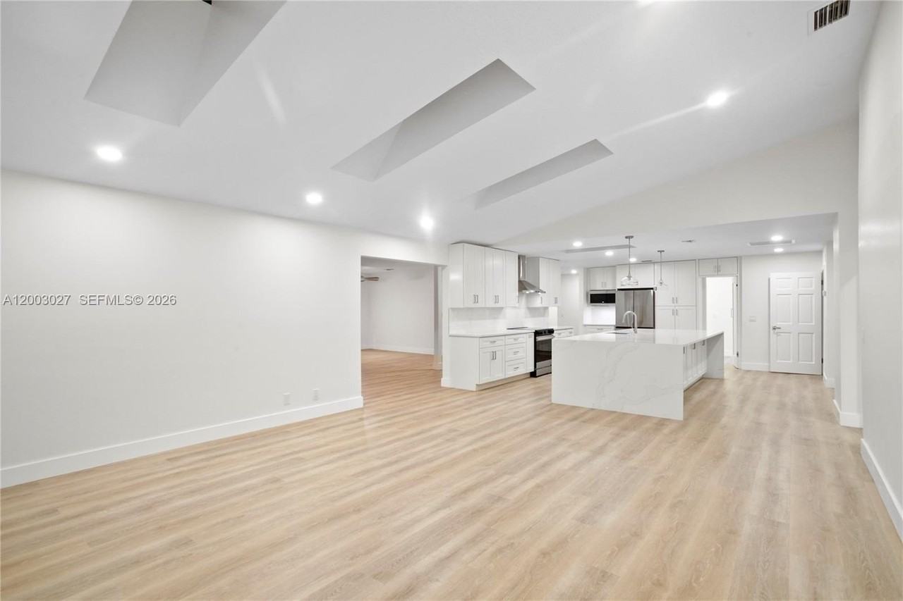 12090 164th Ct N - Photo 5 of 37