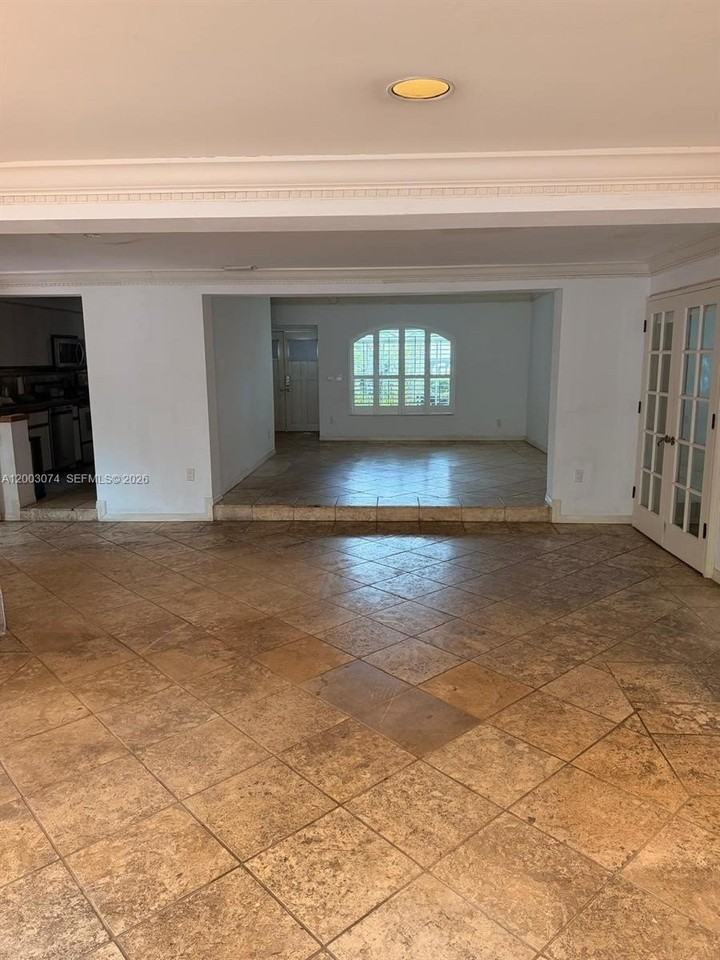 401 Warren Ln - Photo 5 of 21