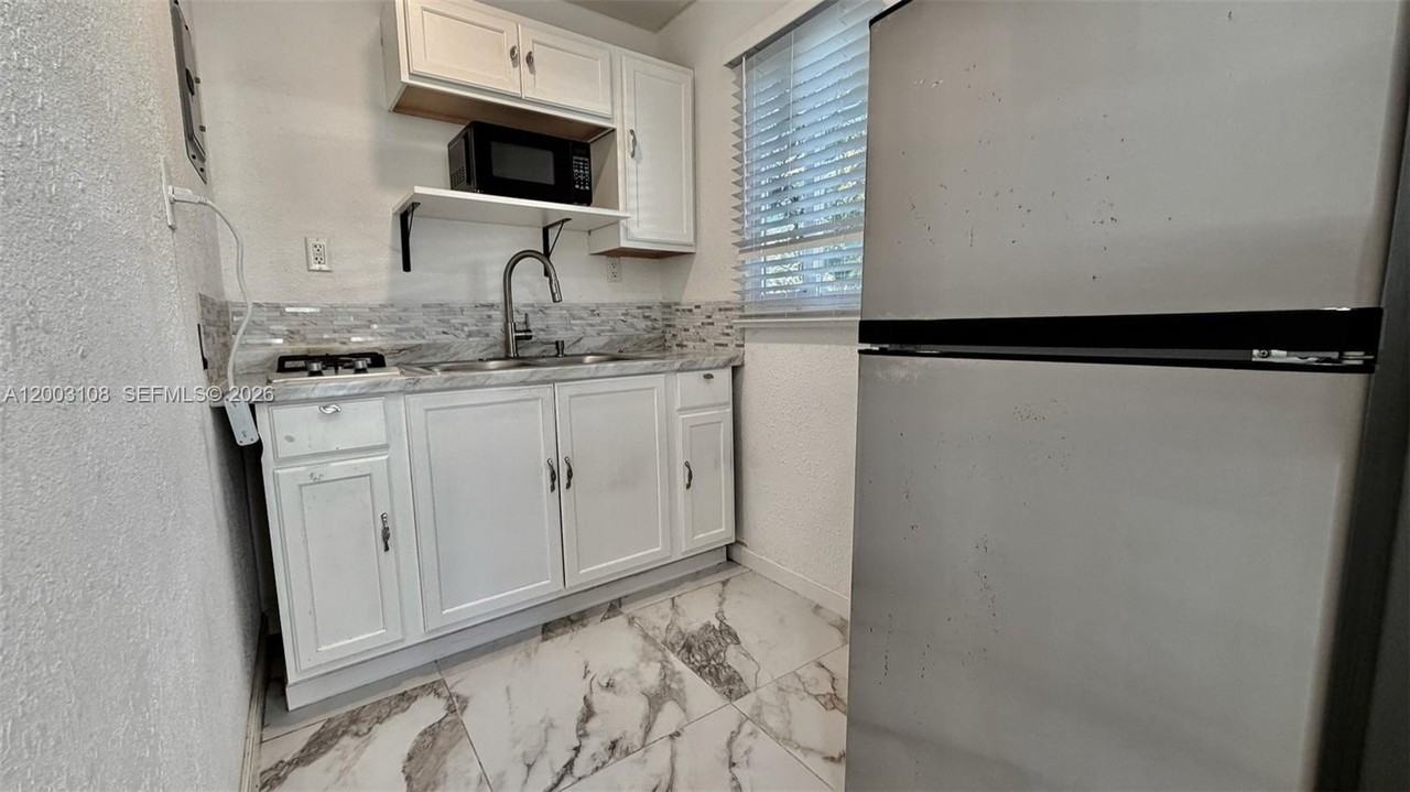 12435 Sw 42nd St #1 - Photo 6 of 7