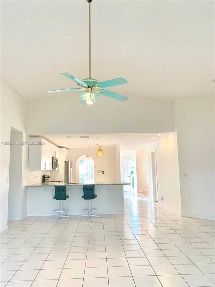 2444 Stonegate Dr - Photo 3 of 8