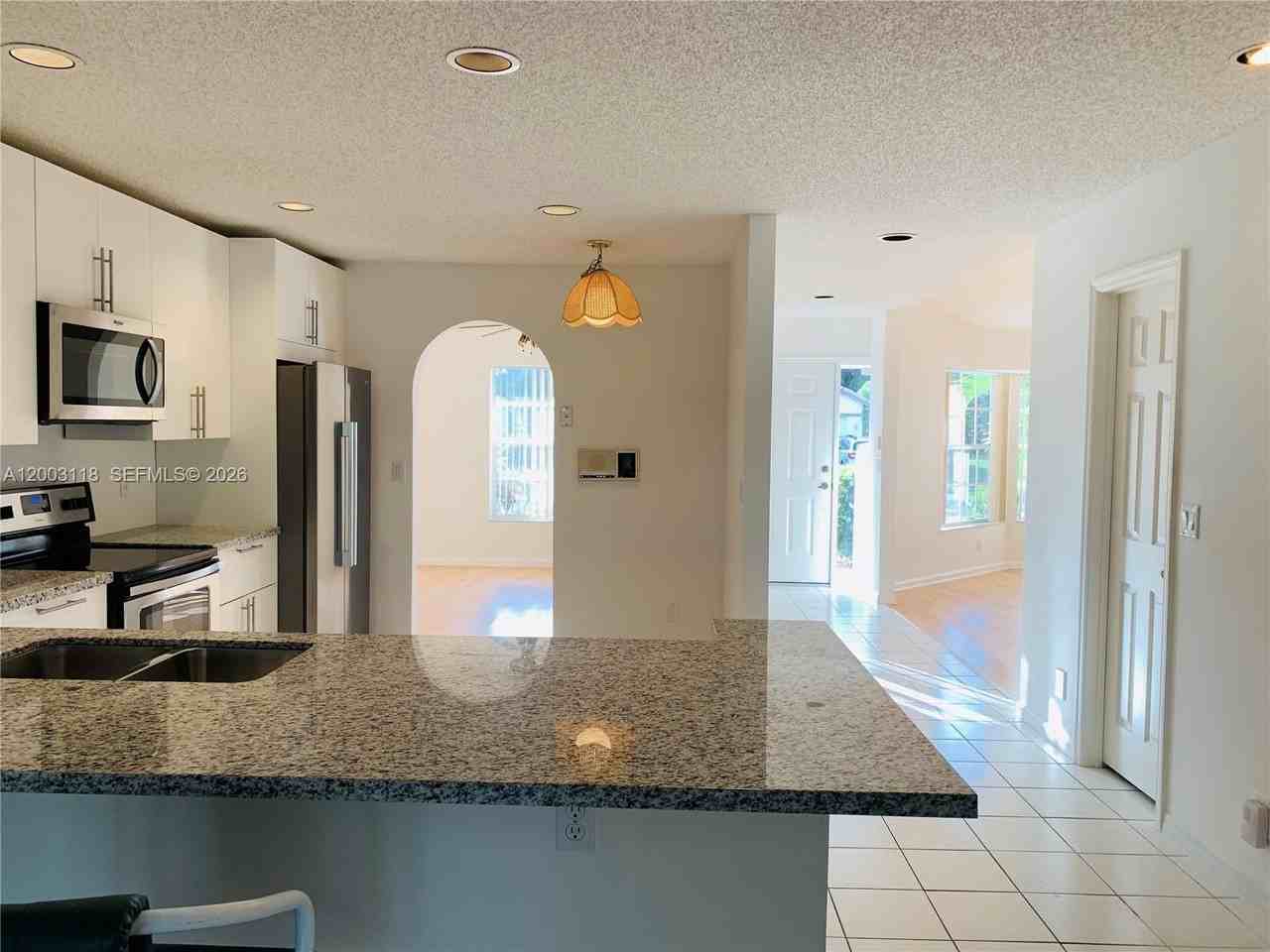 2444 Stonegate Dr - Photo 4 of 8