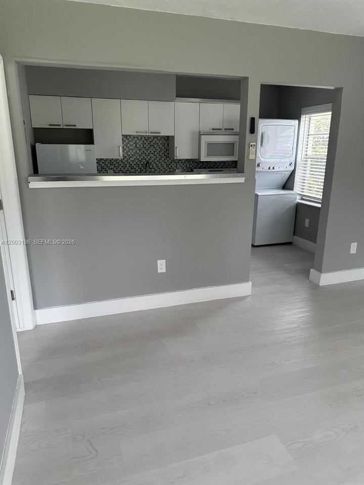 2016 Miami Rd #B - Photo 4 of 27