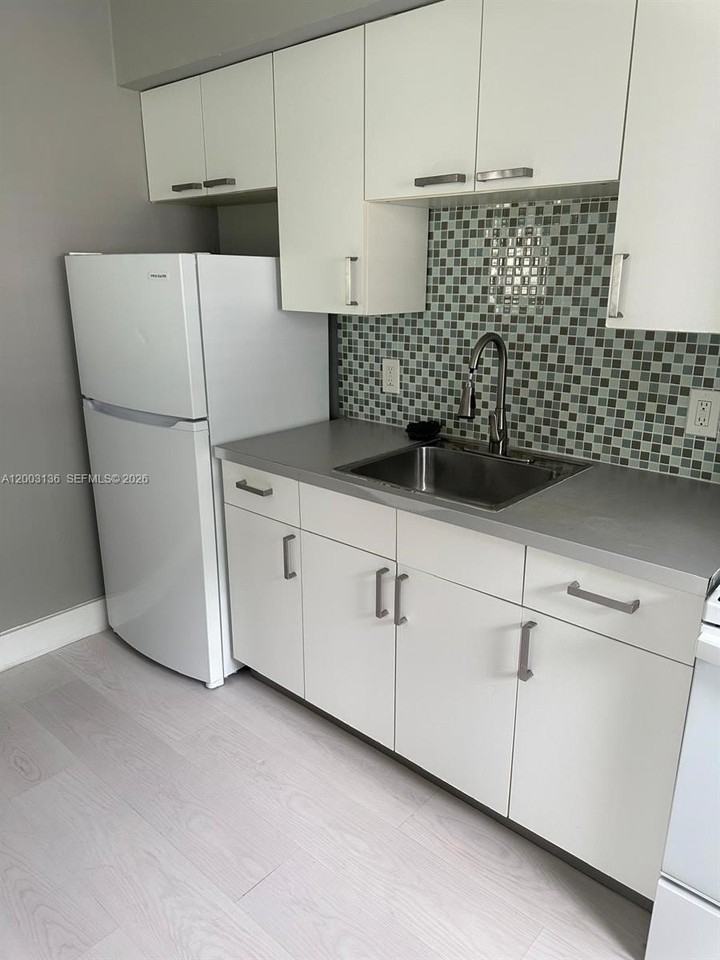 2016 Miami Rd #B - Photo 5 of 27