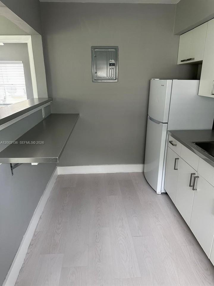 2016 Miami Rd #B - Photo 7 of 27