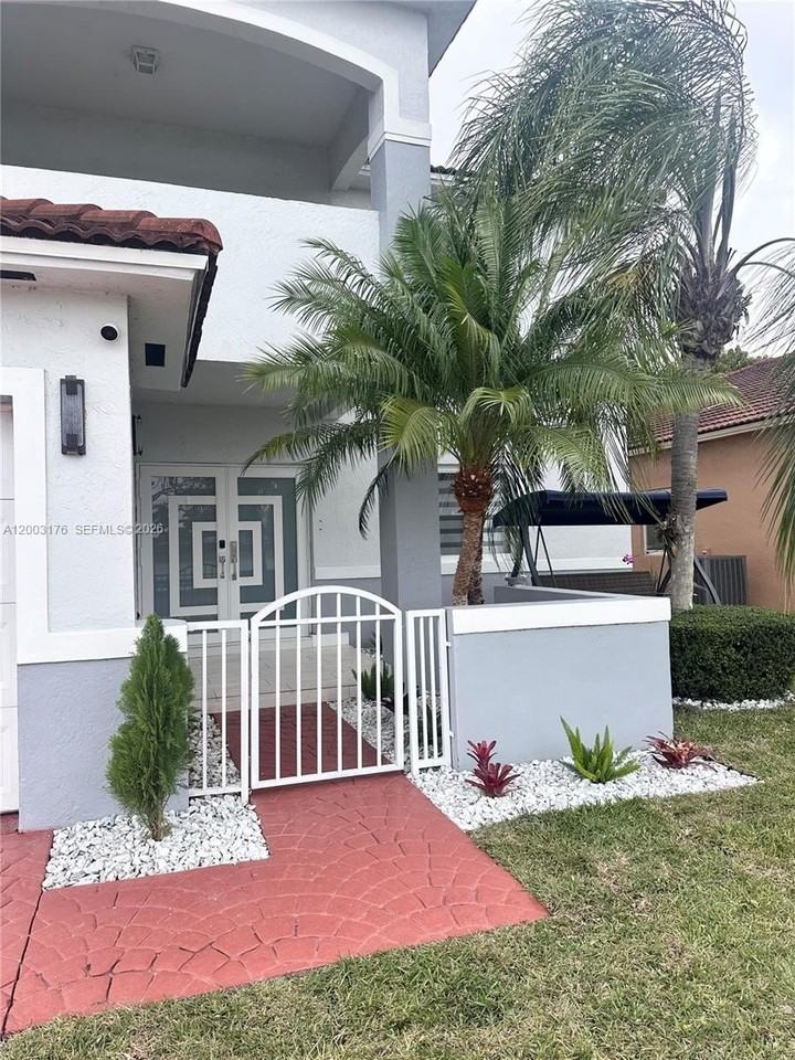 15981 Sw 54th Ter #0 - Photo 2 of 33