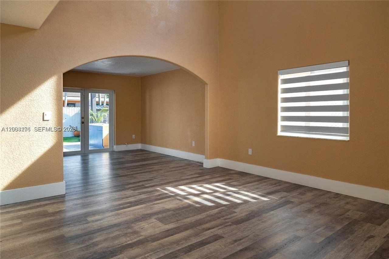 15981 Sw 54th Ter #0 - Photo 5 of 33