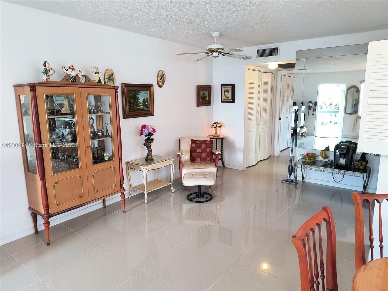 308 Markham N - Photo 2 of 19