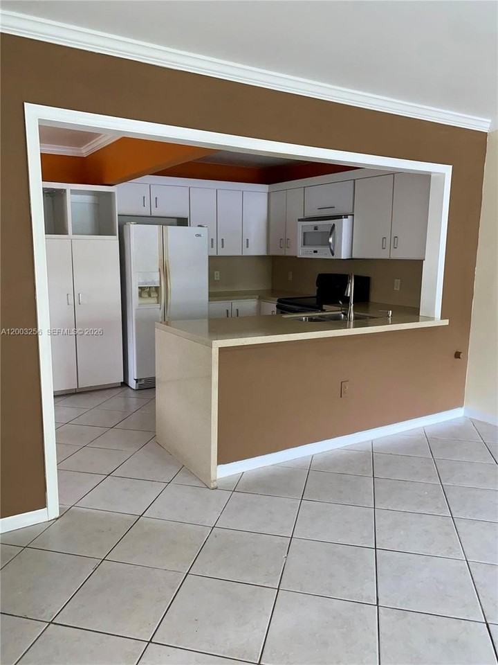 464 Ne 210th Circle Ter #201-10A - Photo 7 of 17