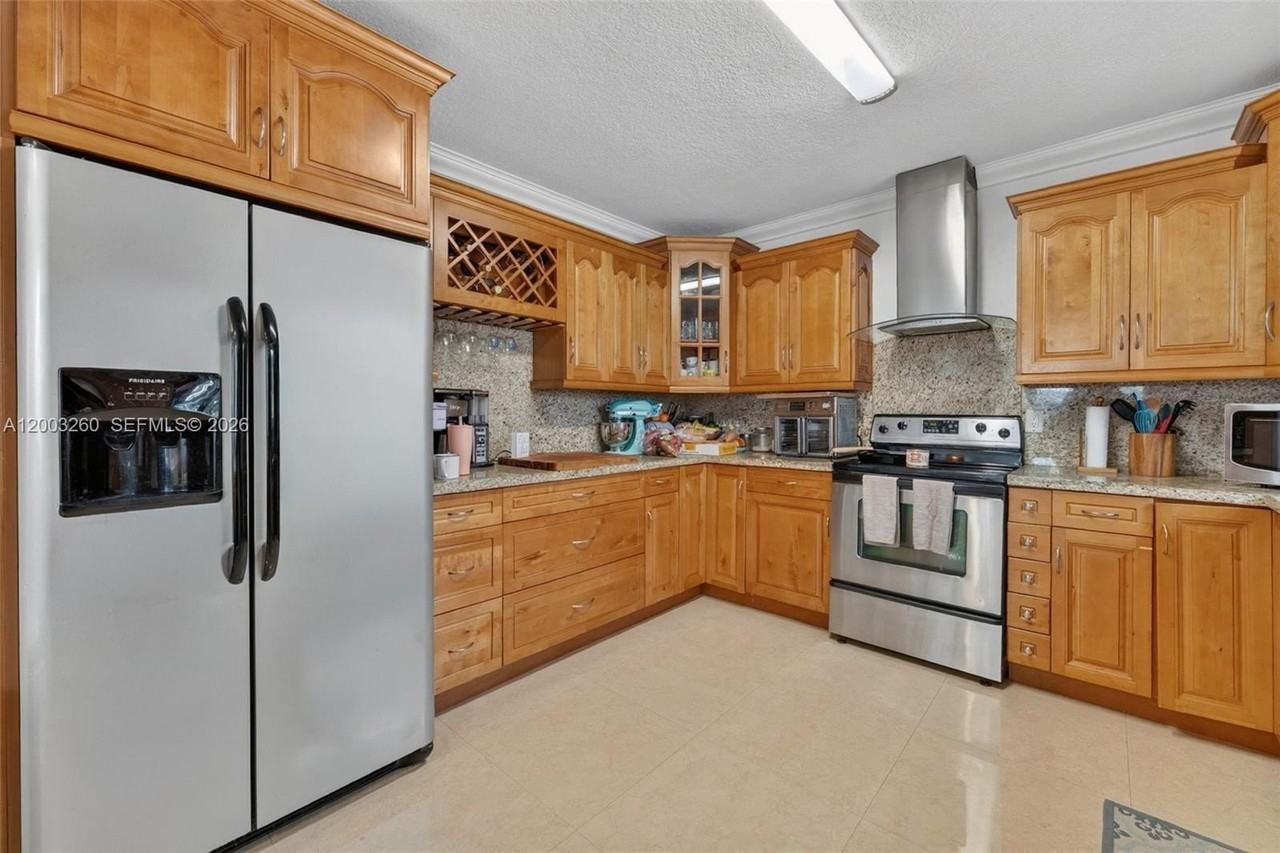 9000 Sw 40th Ter - Photo 4 of 24