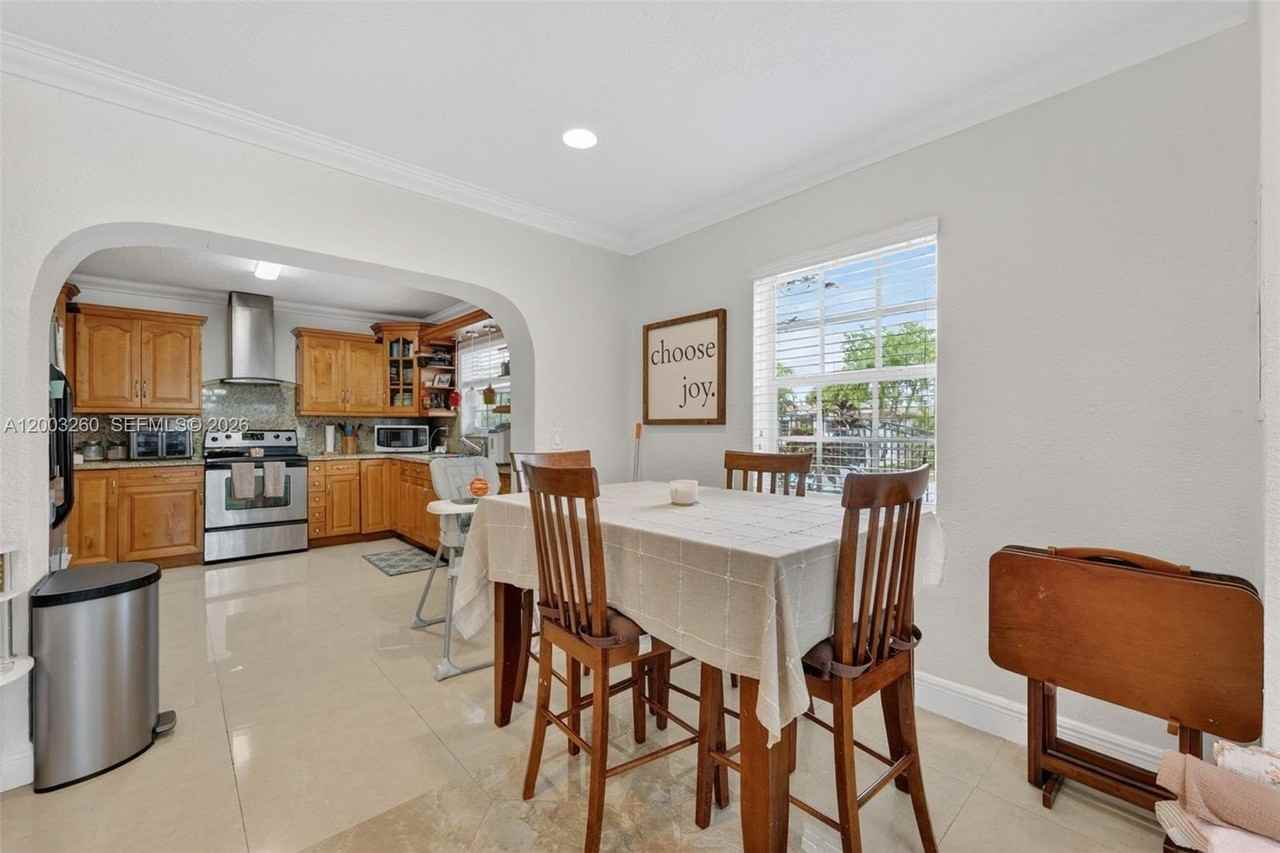 9000 Sw 40th Ter - Photo 5 of 24