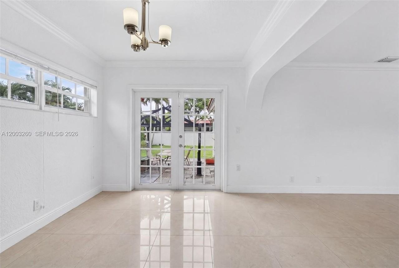 9000 Sw 40th Ter - Photo 6 of 24