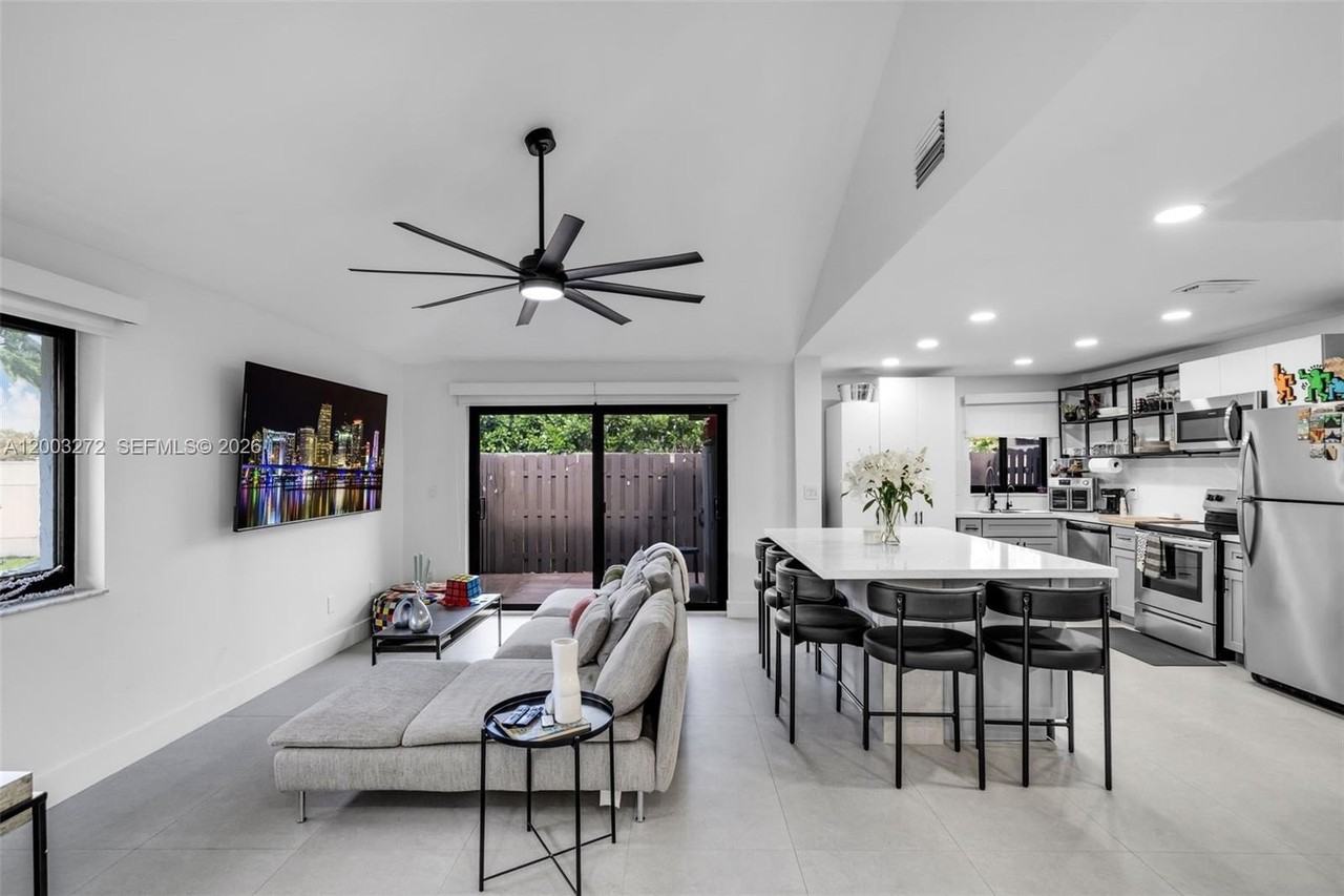 250 Sw 97th Ter - Photo 5 of 24