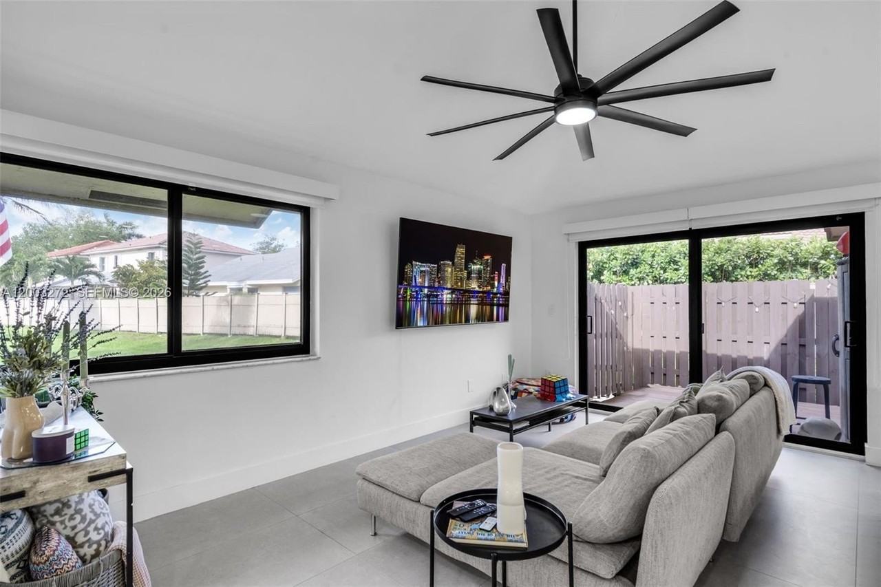 250 Sw 97th Ter - Photo 6 of 24