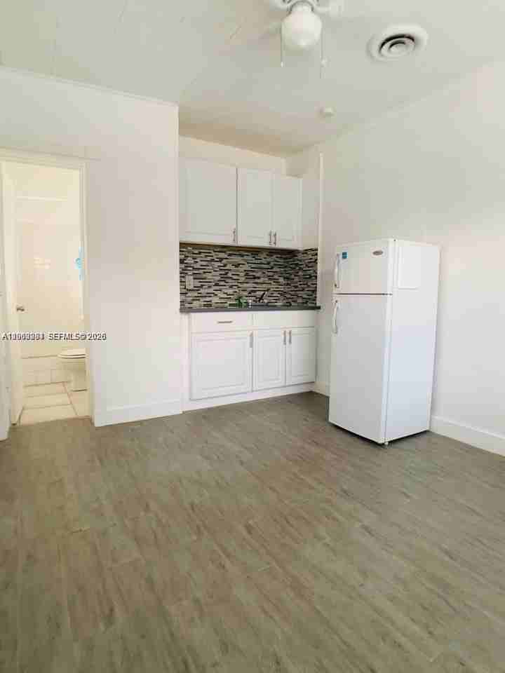 1843 Dewey St #100 - Photo 5 of 11