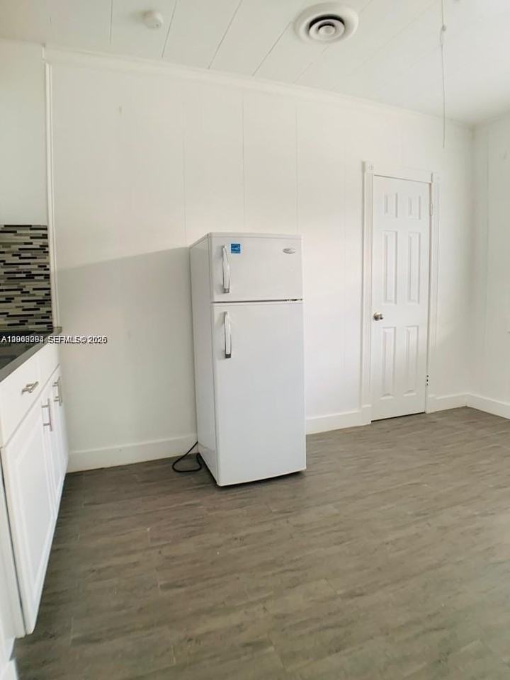 1843 Dewey St #100 - Photo 7 of 11