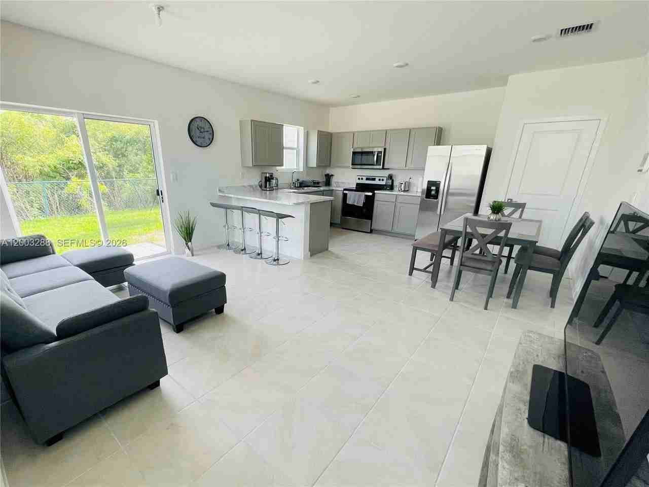 916 Se 19th St #916 - Photo 5 of 17