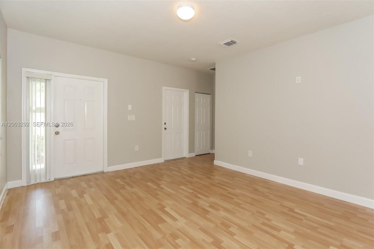 3168 Ne 4th St - Photo 2 of 15