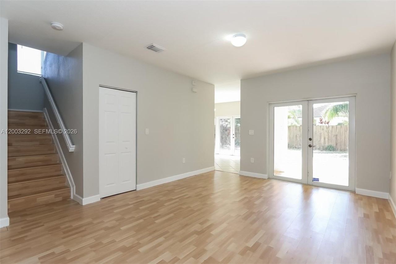 3168 Ne 4th St - Photo 3 of 15