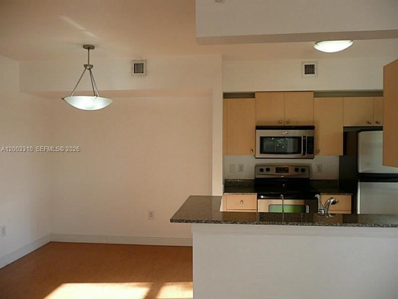 2586 Centergate Dr #207 - Photo 2 of 8